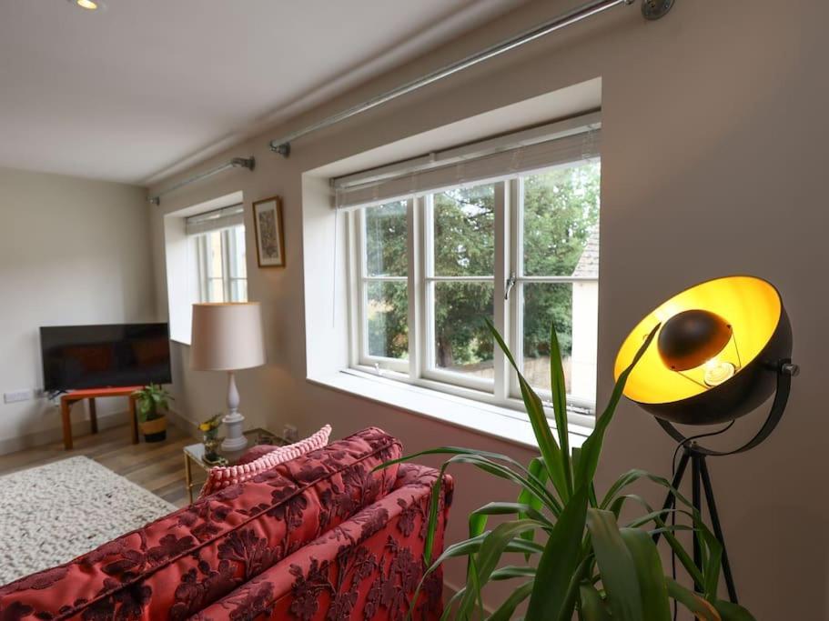 Spacious 1-Bed Apartment With Super King Or Twin In Central Charlbury, Cotswolds Eksteriør bilde