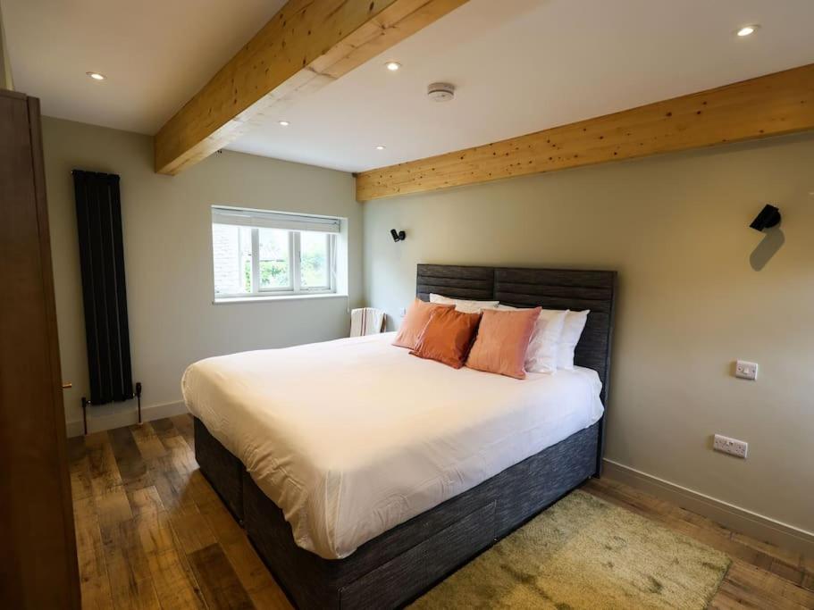 Spacious 1-Bed Apartment With Super King Or Twin In Central Charlbury, Cotswolds Eksteriør bilde