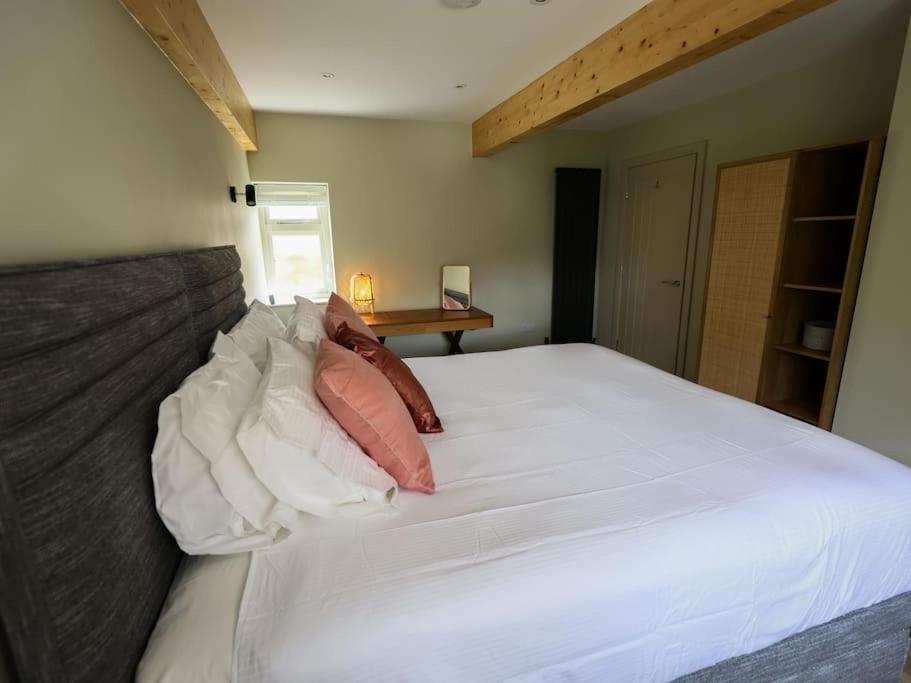 Spacious 1-Bed Apartment With Super King Or Twin In Central Charlbury, Cotswolds Eksteriør bilde