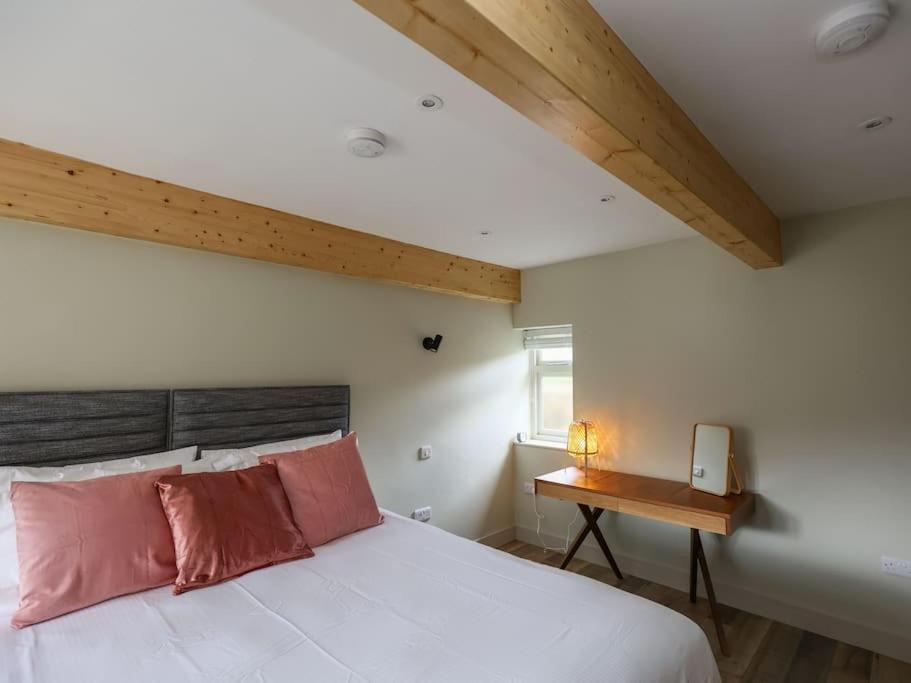 Spacious 1-Bed Apartment With Super King Or Twin In Central Charlbury, Cotswolds Eksteriør bilde
