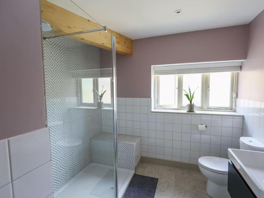 Spacious 1-Bed Apartment With Super King Or Twin In Central Charlbury, Cotswolds Eksteriør bilde